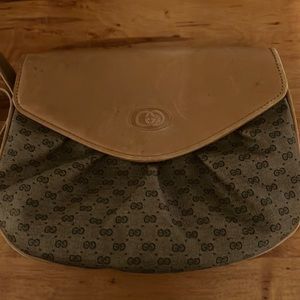 Vintage Gucci crossbody purse tan